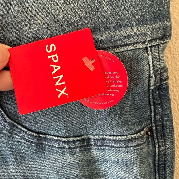 NWT Spanx Denim Cropped Kick Flare Jeans in Vintage Indigo Wash Size 1X - Picture 3 of 7